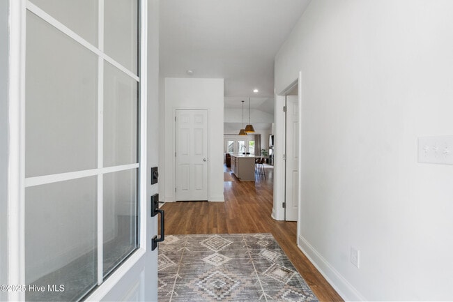 Building Photo - 575 Vintage Ln
