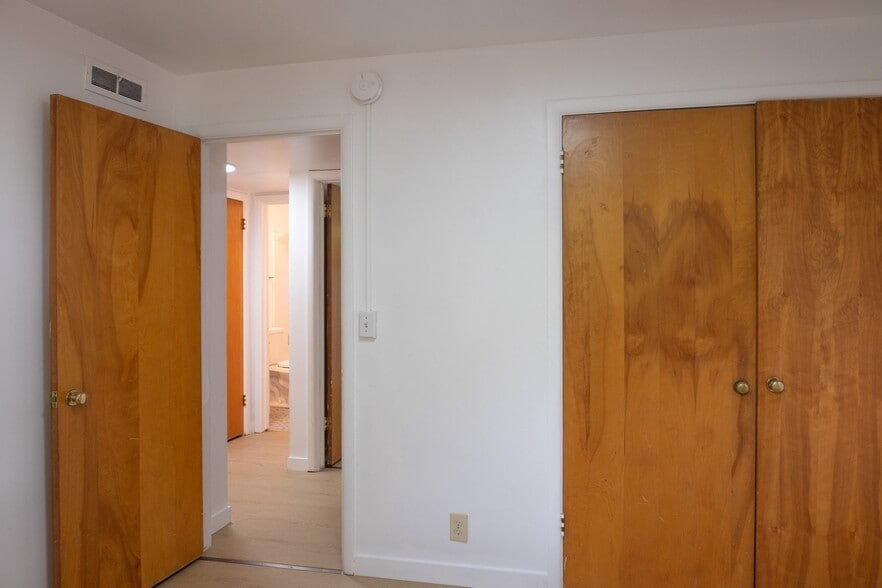 Building Photo - 1024 E 600 S