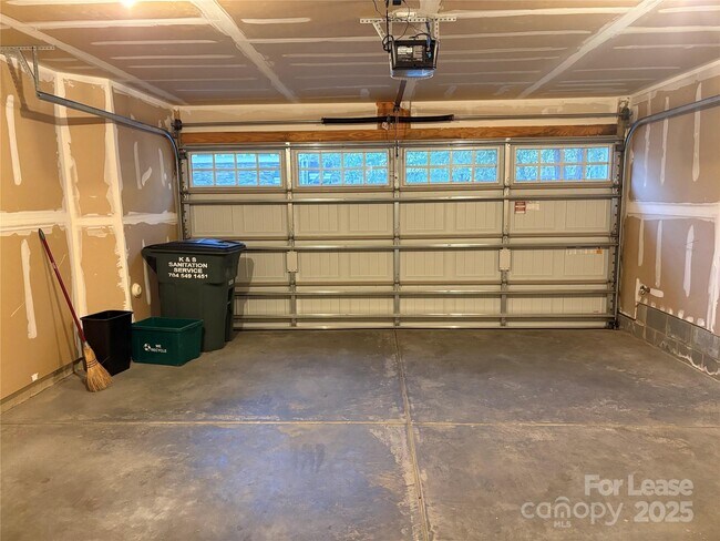 Building Photo - 1708 Town Oak Ln