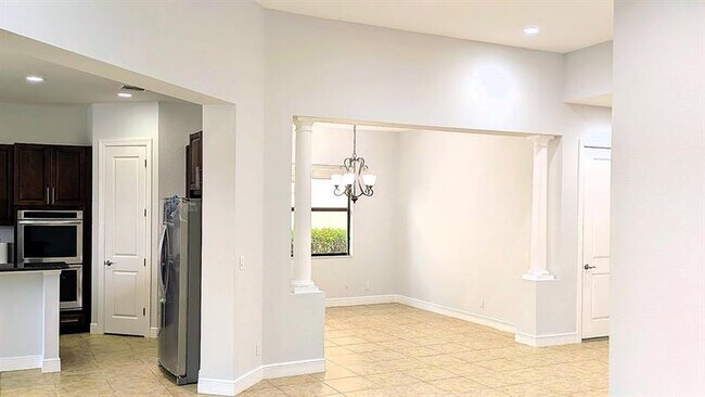 Building Photo - 11555 NW 81st Pl