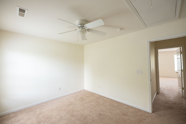 Building Photo - Spacious beautiful 4 bedroom 2.5 bath home  In Greensboro with an office/upstairs loft/ sunroom/ ...