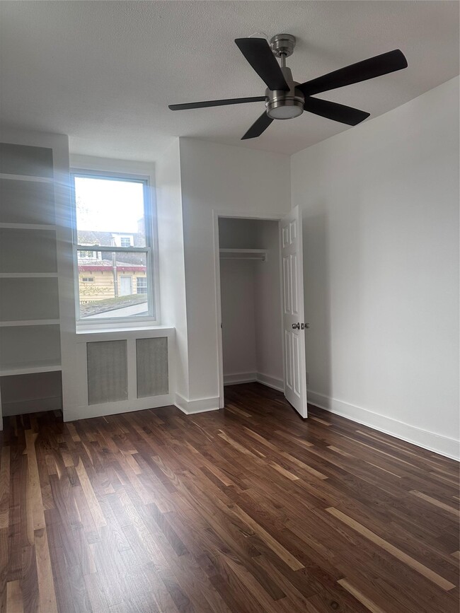 Building Photo - 11 N Dutcher St