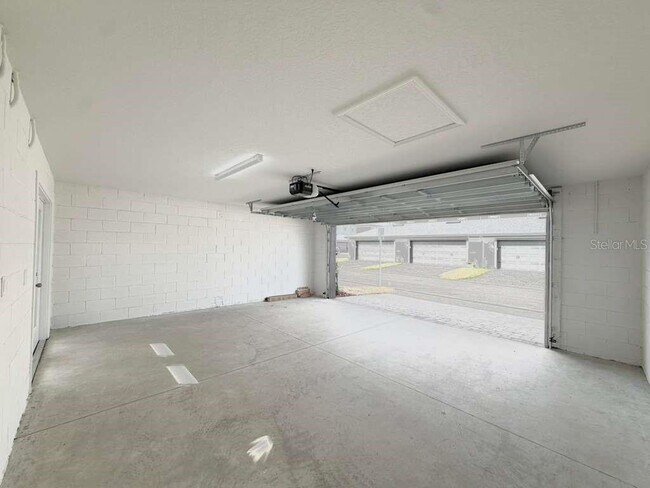 Building Photo - 15517 Bay Brg St