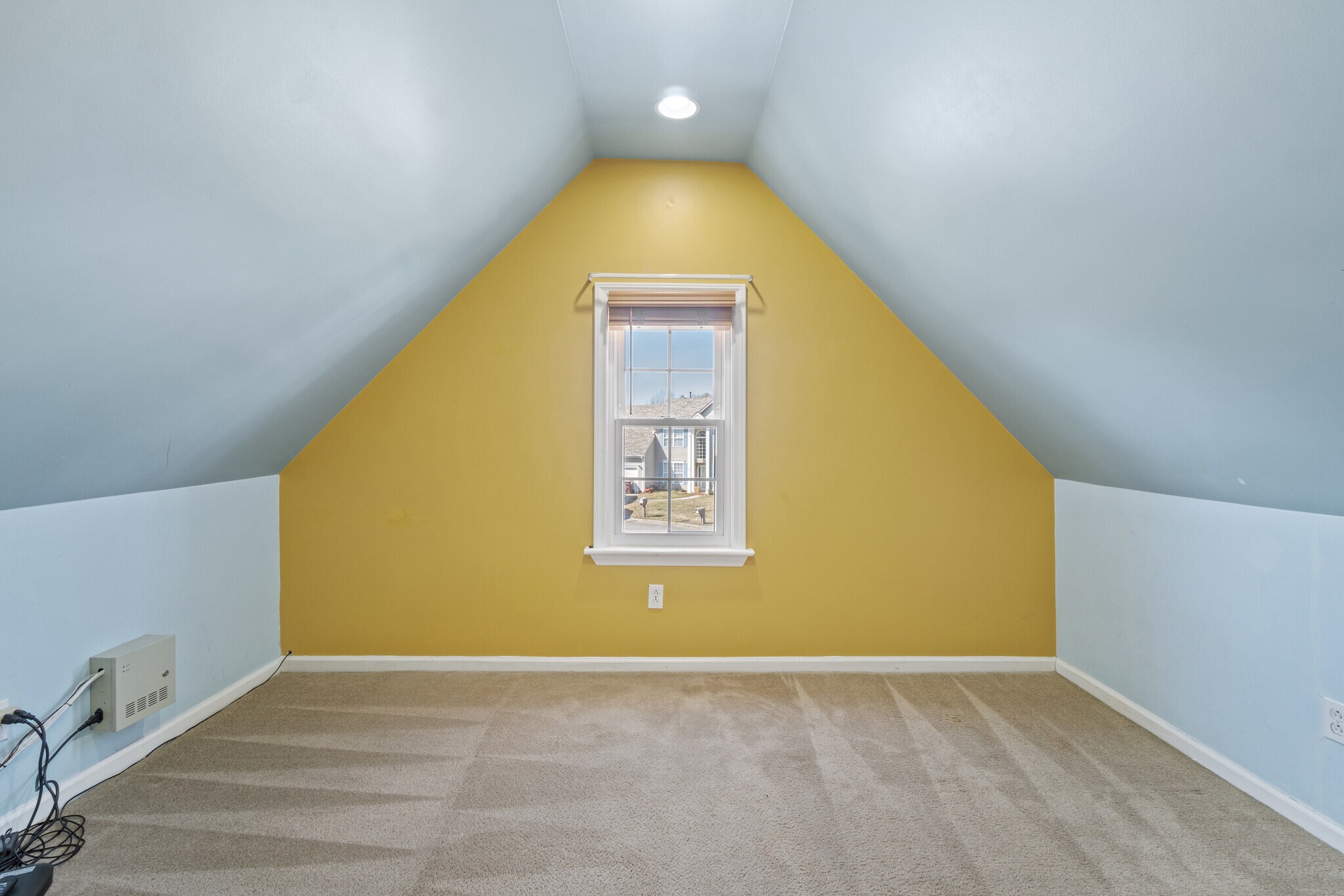 Building Photo - 305 Hidden Falls Ct