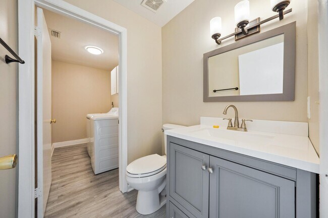 Building Photo - 5319 Tennis Ln