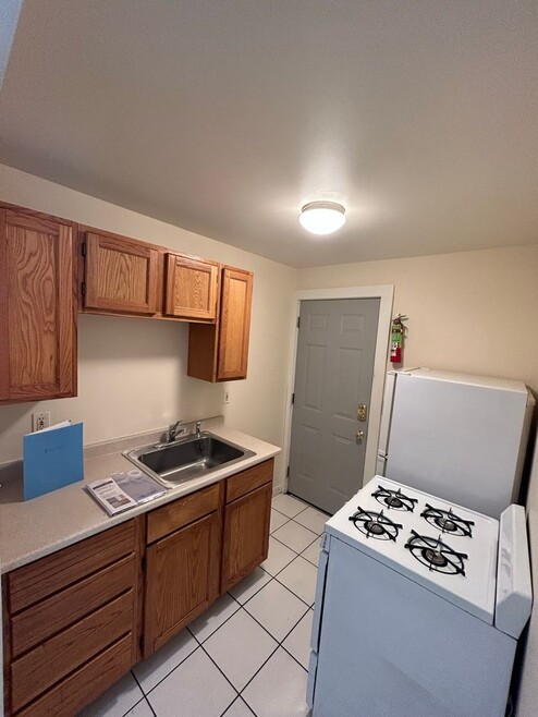 Building Photo - 72 Hyde St