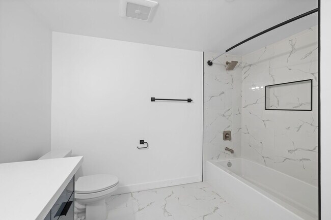 Building Photo - 12714 S Figueroa St