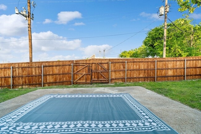 Building Photo - 503 Rogers Way