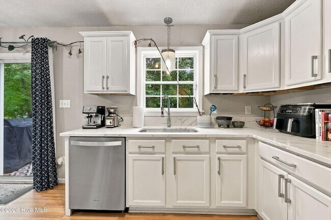 Building Photo - 118 Rolling Hill Dr