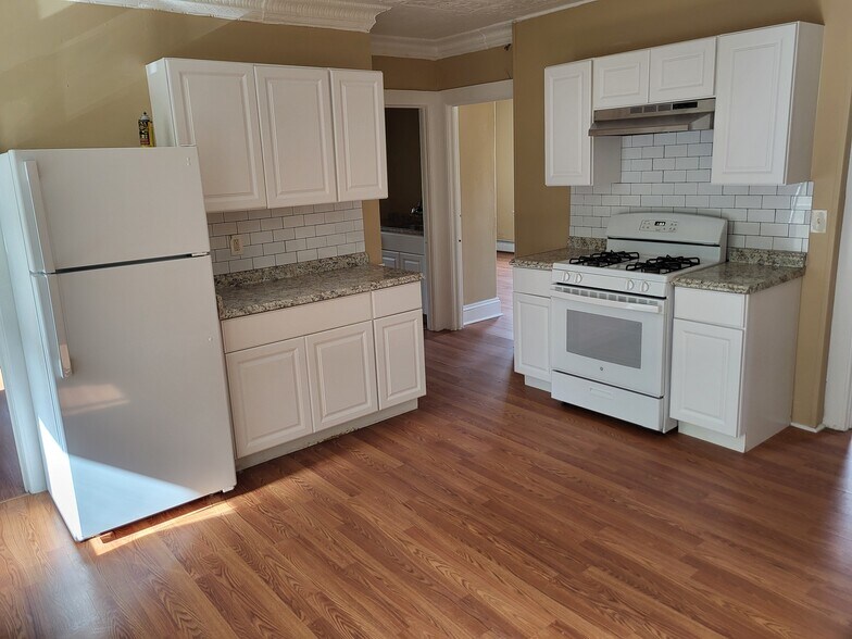 Kitchen - 83 Grand Ave