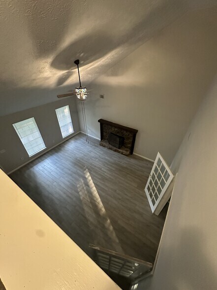 Building Photo - 8406 Red Cedar Way