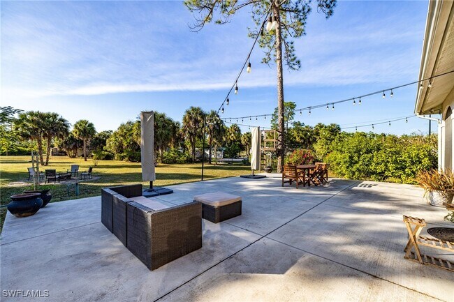 Building Photo - 461 Everglades Blvd N