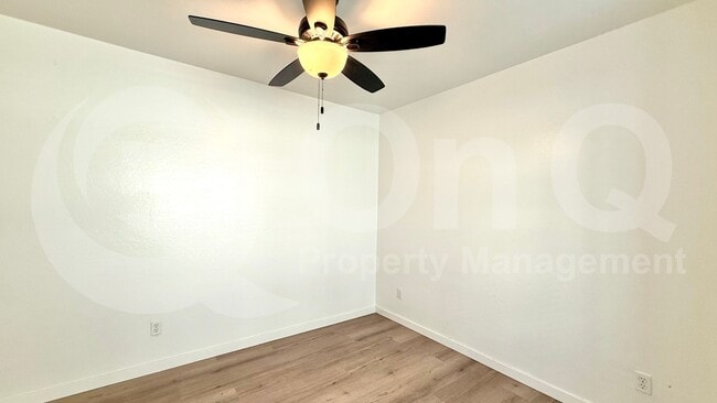 Building Photo - 330 S Farmer Ave