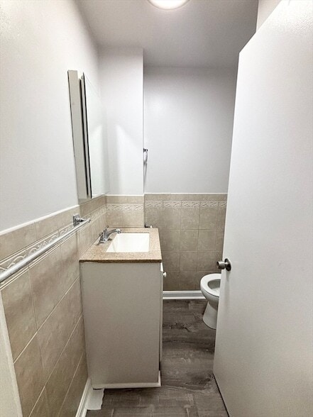 Building Photo - 98 Main St