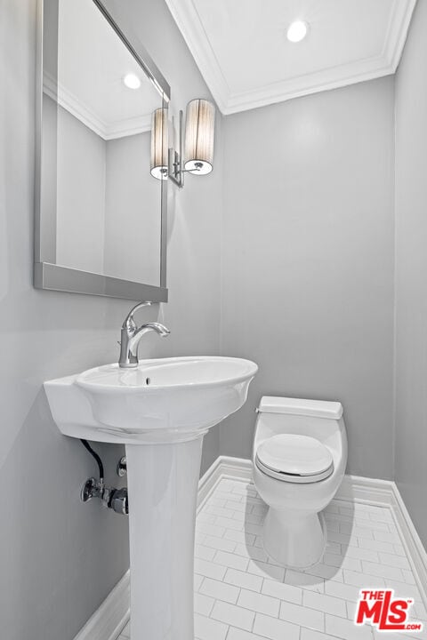 Building Photo - 8901 Rosewood Ave