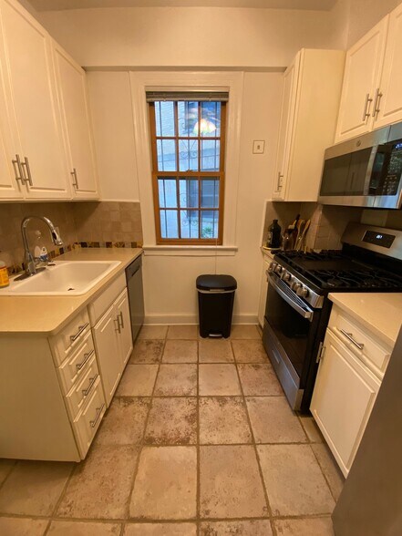 Building Photo - 2032 Belmont Rd NW