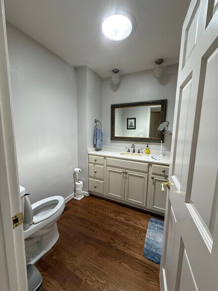 Building Photo - 9125 SW Monterey Pl