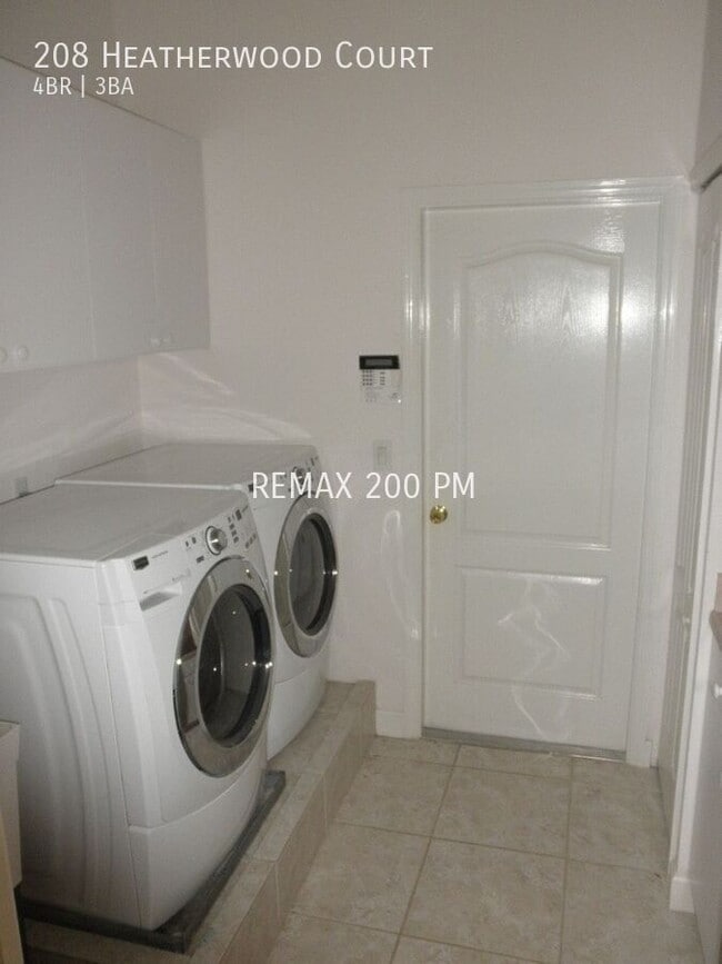 Building Photo - 208 Heatherwood Ct