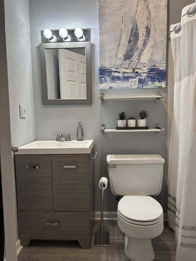 Building Photo - 639 Summer St