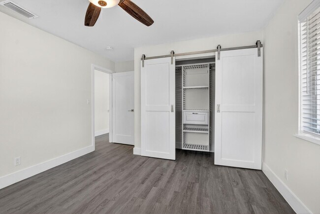 Building Photo - 954 SE 7th St