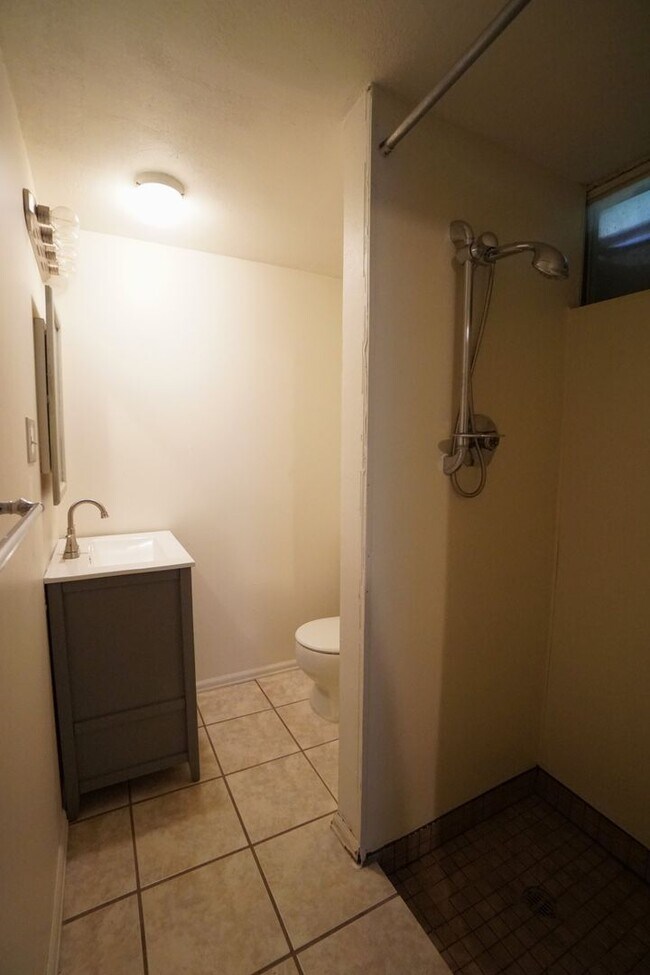 Building Photo - 1822 Wooten Rd