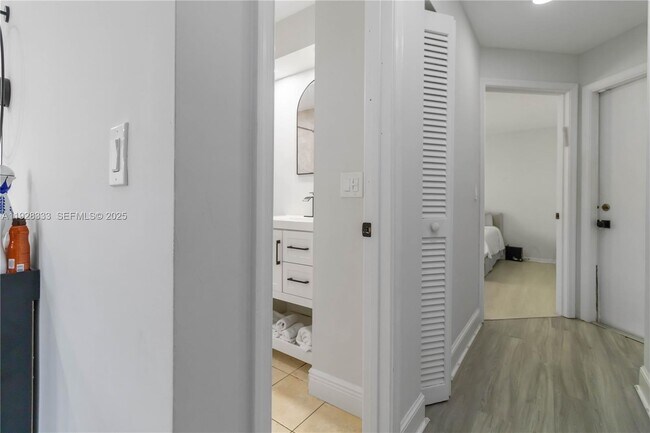 Building Photo - 3475 Emerald Oaks Dr