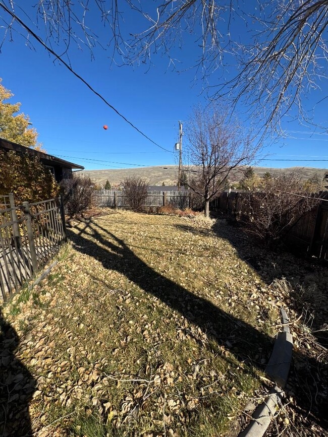 Building Photo - 822 Moose St