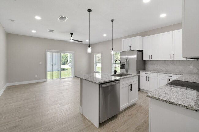 Building Photo - 1388 NW Charlie Green Dr