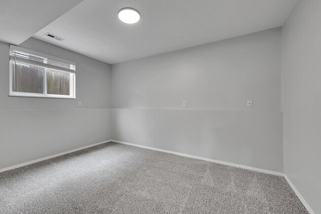 Building Photo - $2,700.00 - 4 Beds, 2 Baths, Single Family...
