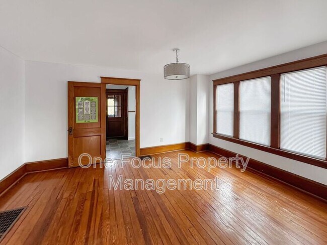 Building Photo - 1012 Louisa St