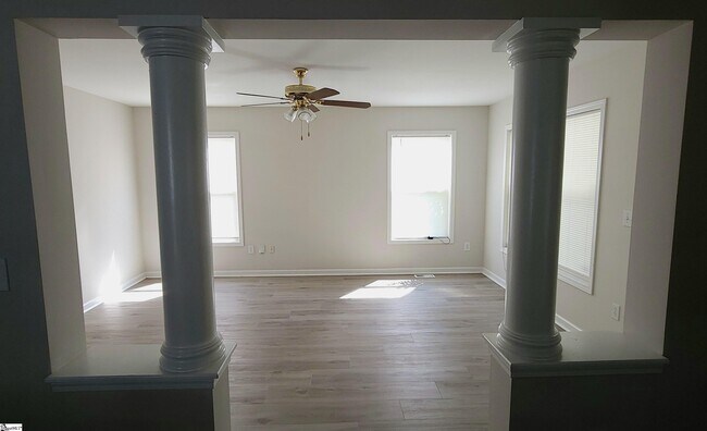 Building Photo - 107 Asteria St