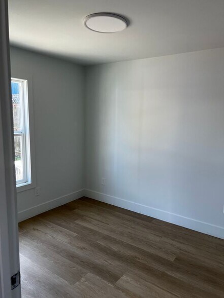 Building Photo - 1800 Dunn Ave