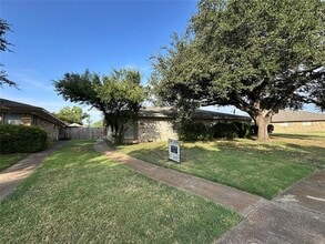 Building Photo - 306 Towne House Ln