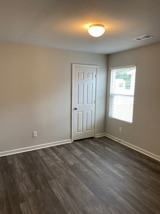 Building Photo - *Pre-leasing* Four Bedroom | Two Bath Home