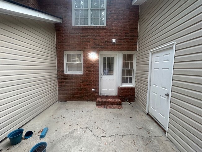 Building Photo - 113 Manorwood Ct