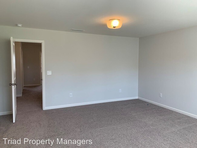 Building Photo - 3 br, 2.5 bath House - 106 Aden Place