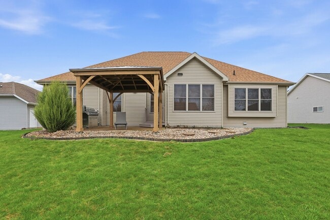 Building Photo - Stunning Appleton Home