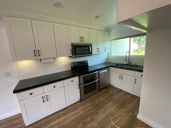 Primary Photo - Spacious 2-Bed Townhome Near Everything Yo...