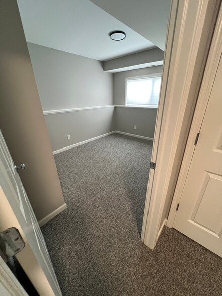 Building Photo - 4693-4695 N Shooks Ct