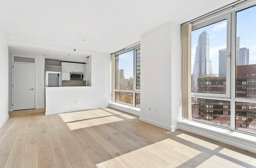 Building Photo - 635 W 42nd St