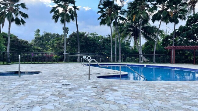 Building Photo - HIGHLY DESIRABLE 2 BED/2 BATH SPECTACULAR ...
