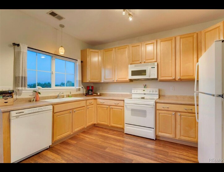 Building Photo - 15949 Longford Dr