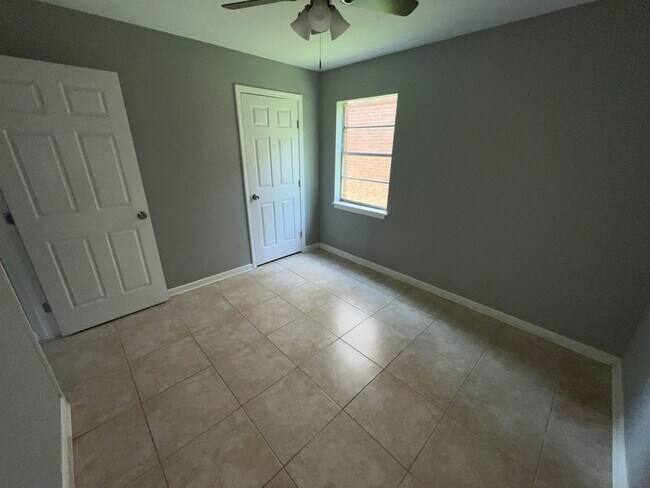 Building Photo - 5159 Baker Blvd