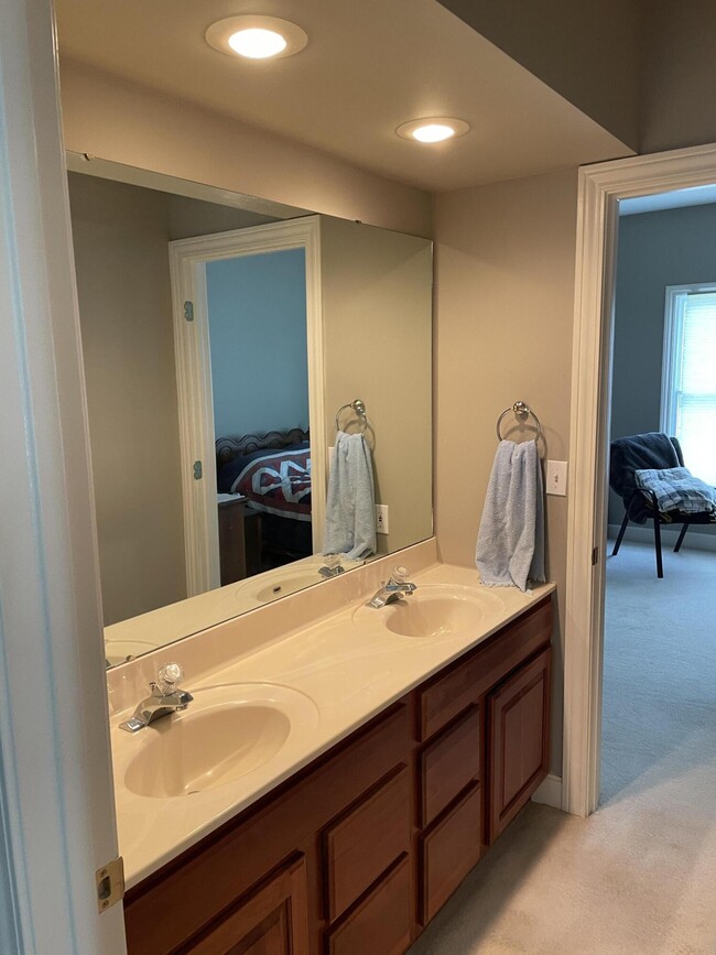 Building Photo - 4900 Royal Lytham Dr
