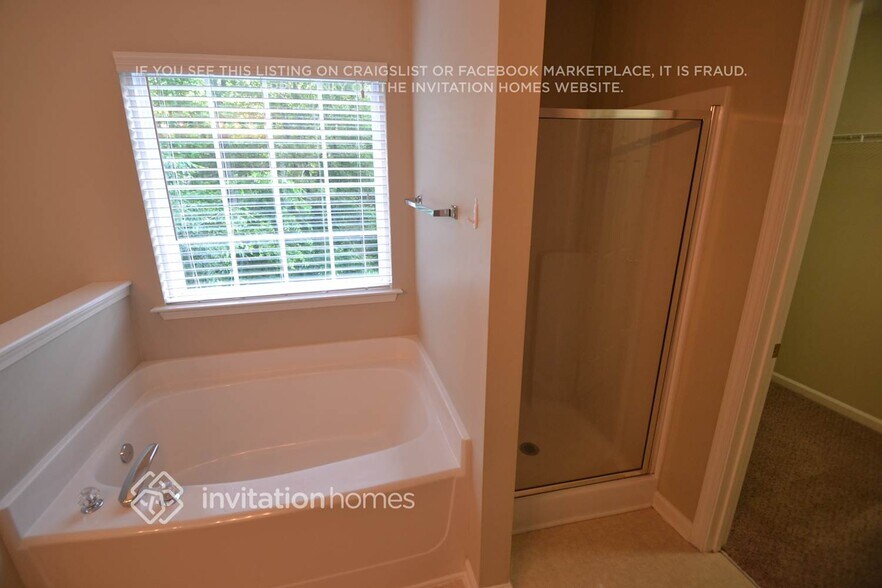 Building Photo - 6625 Forest Cross Dr