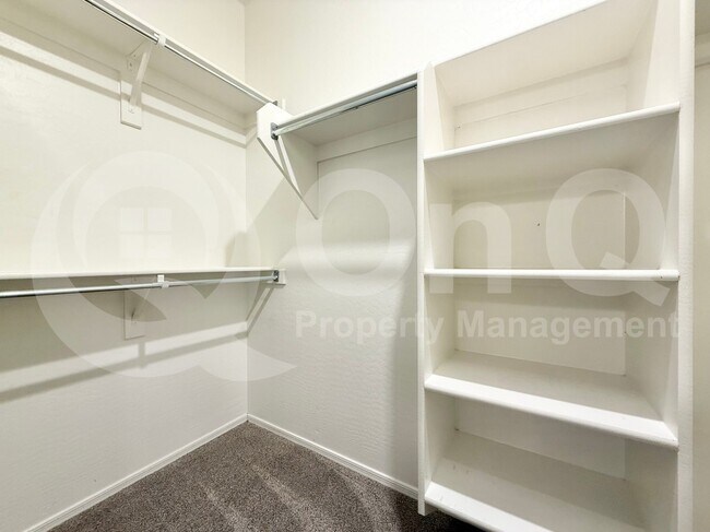 Building Photo - 2049 W Periwinkle Way