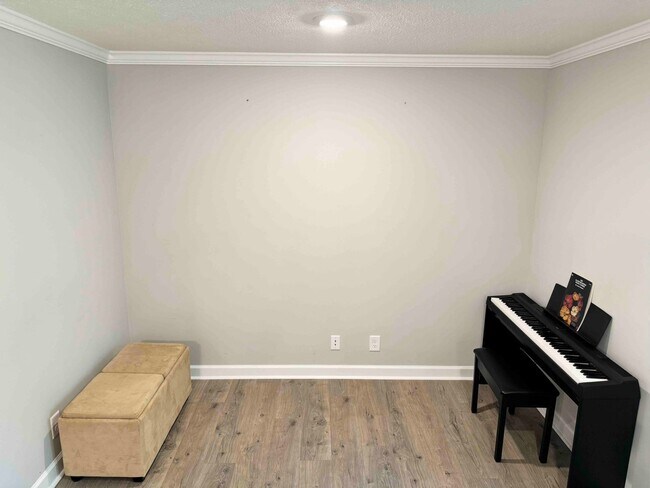 Building Photo - 1057 Brightwood Ct