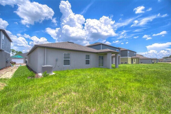 Building Photo - 8879 Little Bluestem Dr