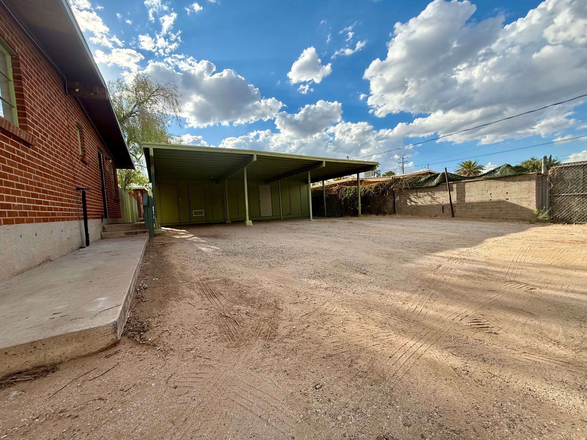 Building Photo - 1611 E Mitchell St