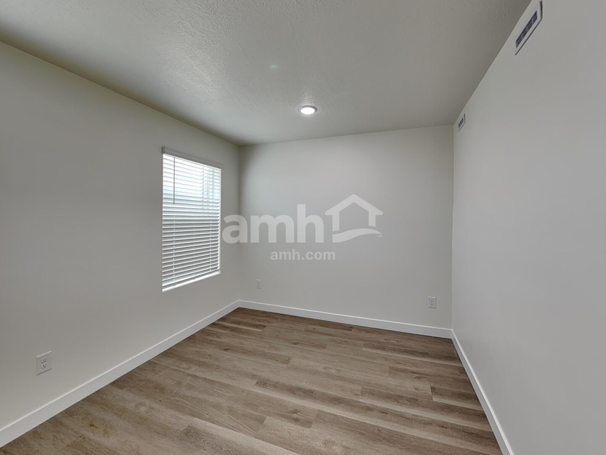 Building Photo - 1256 W Mahogany St